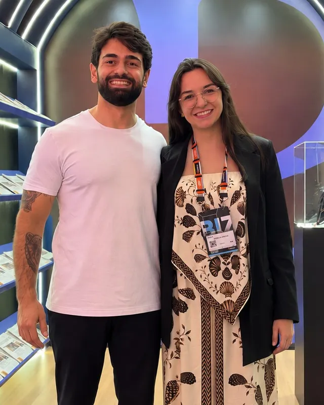 Isabella Arone ao lado de Pedro Sobral